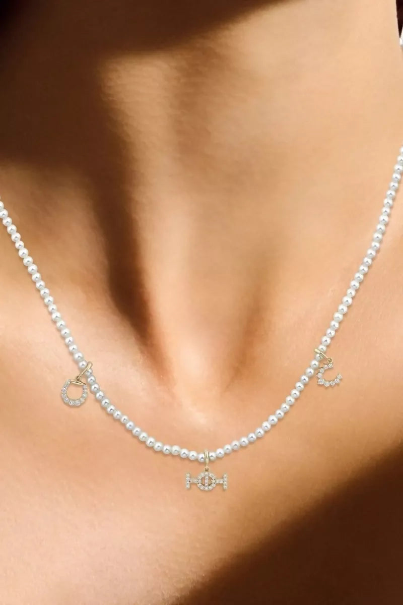Galloping pearls - 9K Necklace in Yellow Gold with White Diamonds